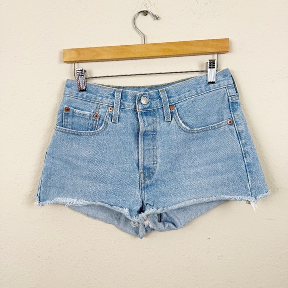 Levi's 501 Light Wash Button Fly Shorts Size 26 - Picture 1 of 6